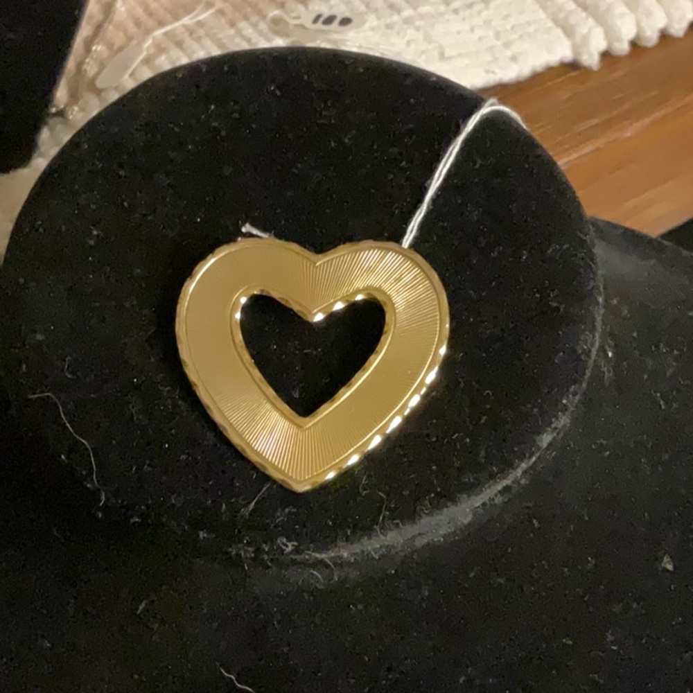 Gold heart brooch